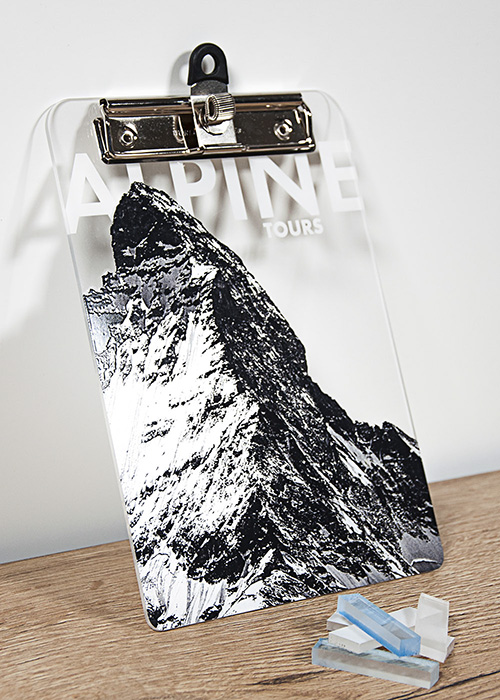 Klemmbrett aus Recycling-Acrylglas mit Digitaldruck und Effektlack